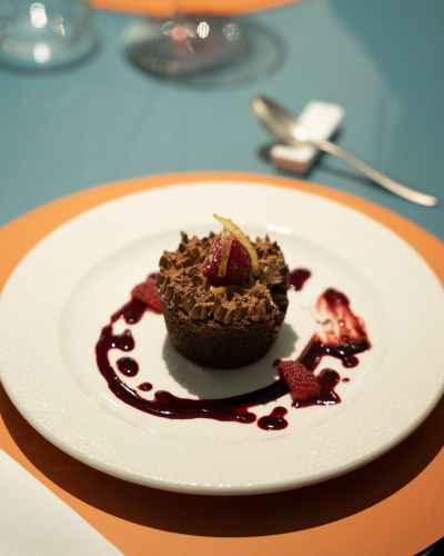 Dessert cioccolato e fragole in città a Lucca, ristorante Miglio50.